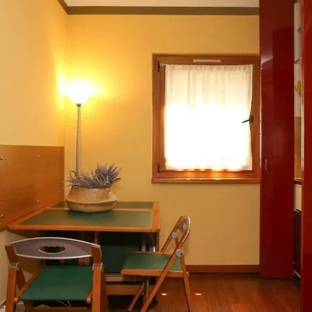 Guesthost - Near Piazza Castello شقة