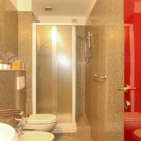 Guesthost - Near Piazza Castello *