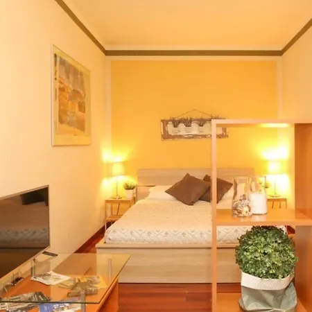 Guesthost - Near Piazza Castello