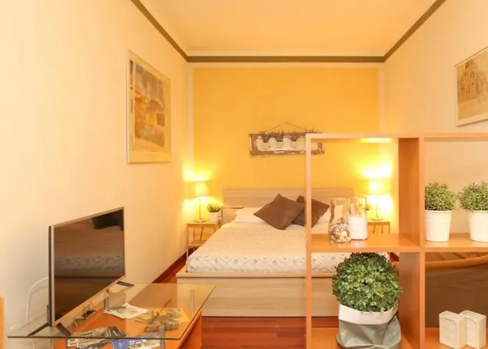 Guesthost - Near Piazza Castello